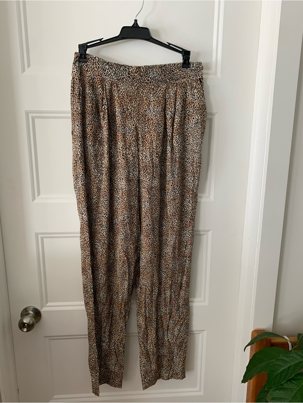 Nancy Bolen , City girl , women's Vintag e leopard print pleated light pants